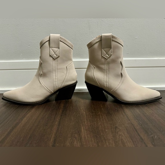 ASOS DESIGN Western Ankle Bootie - Picture 1 of 7